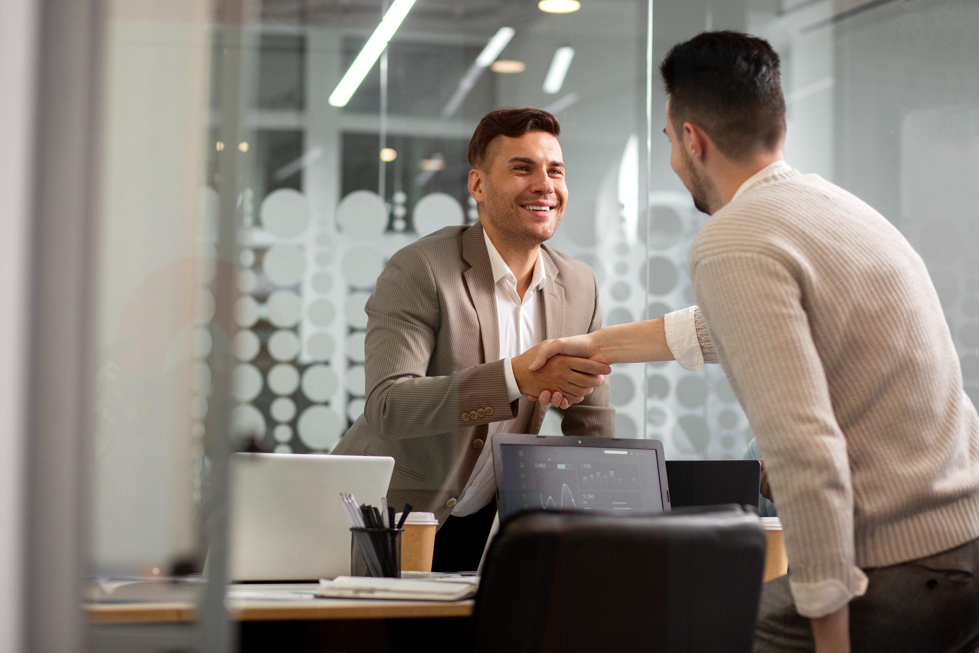 Aprenda o que é upsell e downsell