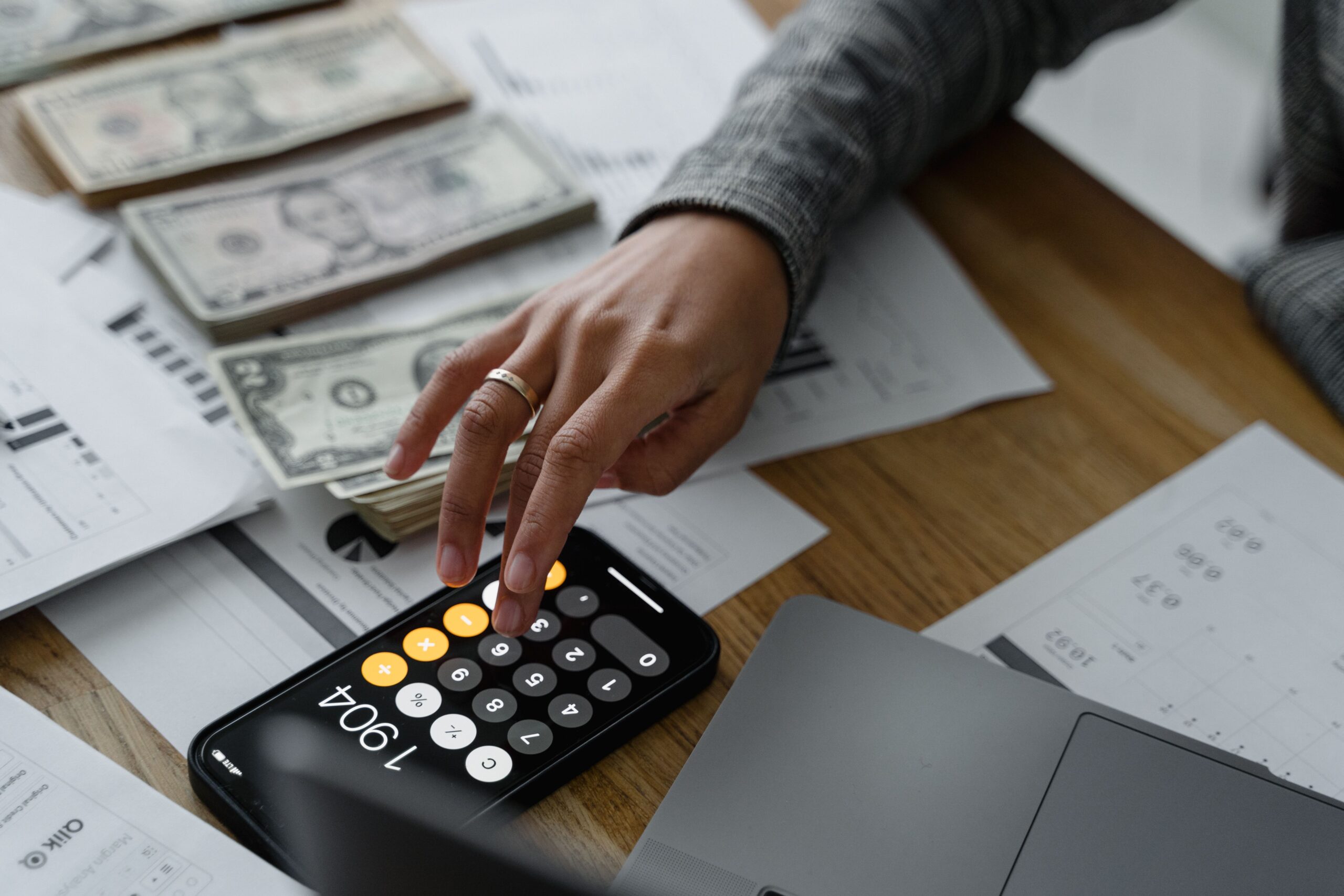 Infoprodutos de finanças: como transformar educação financeira em novas possibilidades de renda 